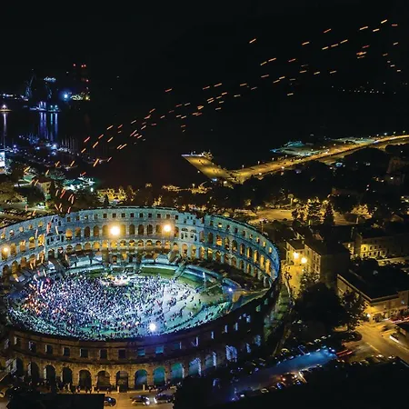 Stunning In Skatari With Wifi