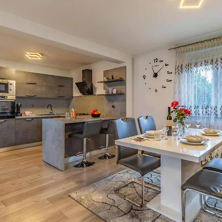 度假居 Stunning In Skatari With Wifi