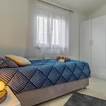 Stunning In Skatari With Wifi Ferienhaus
