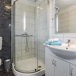 Ferienhaus Stunning In Skatari With Wifi Pula
