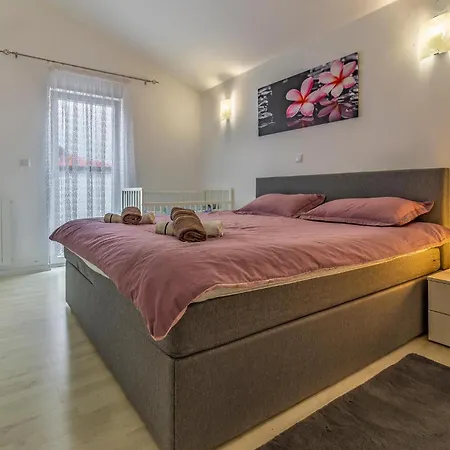 Stunning In Skatari With Wifi * Πούλα