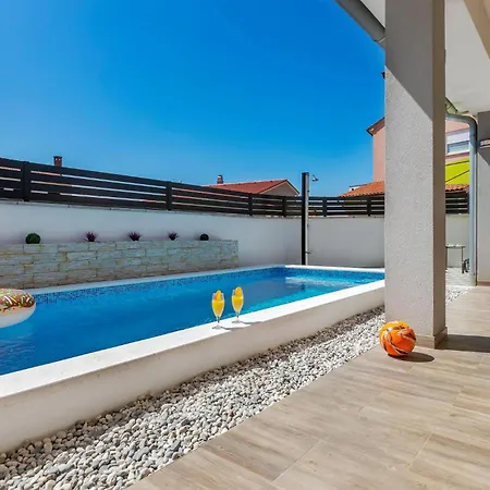 Holiday home Lovely In Skatari With Kitchen *
