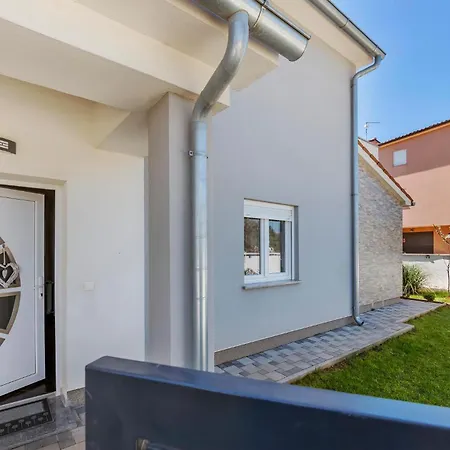 Beautiful In Skatari * Pola