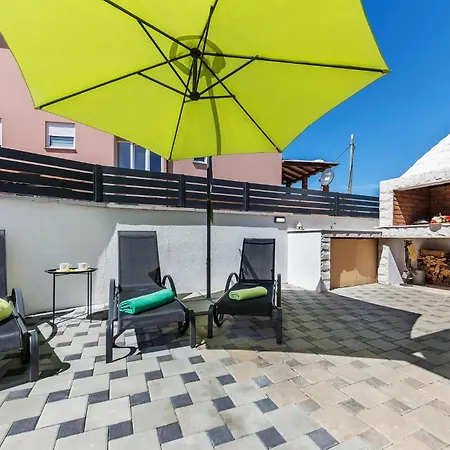 Stunning In Skatari With Wifi Πούλα