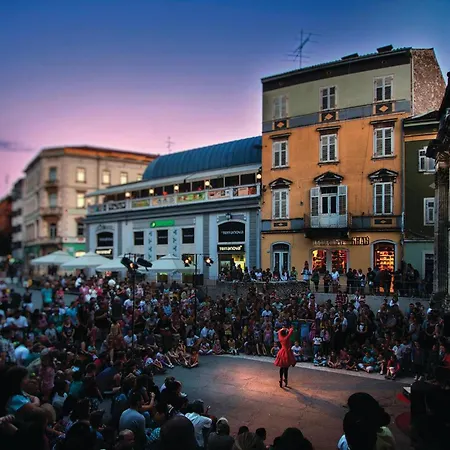 Stunning In Skatari With Wifi