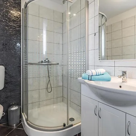 別荘 Stunning In Skatari With Wifi プーラ