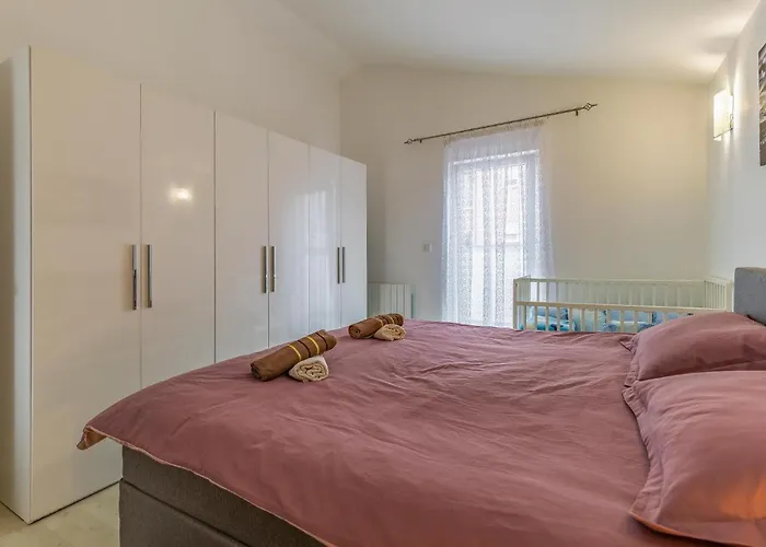 Stunning In Skatari With Wifi * Pula