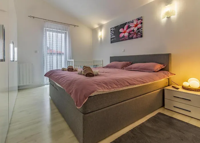 Stunning In Skatari With Wifi * Pula