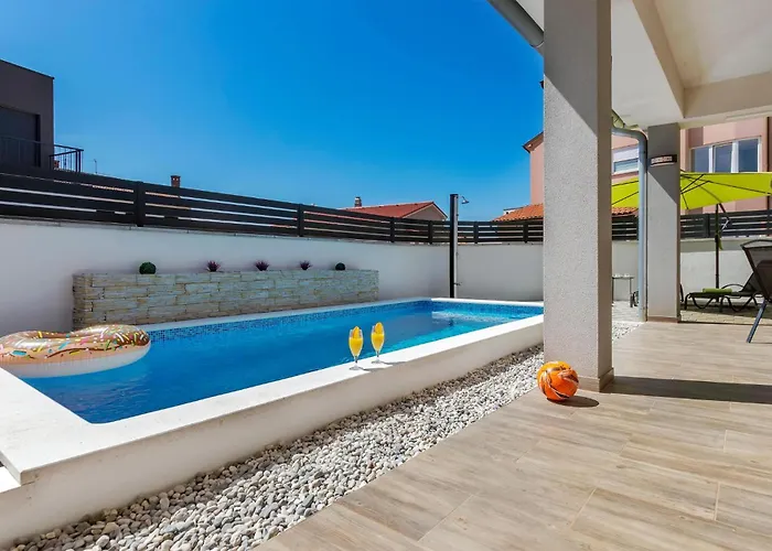 Holiday home Stunning In Skatari With Wifi *