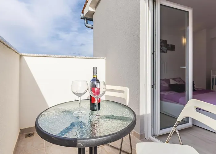 Stunning In Skatari With Wifi Holiday home Pula