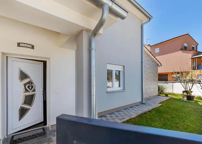 Stunning In Skatari With Wifi * Pula