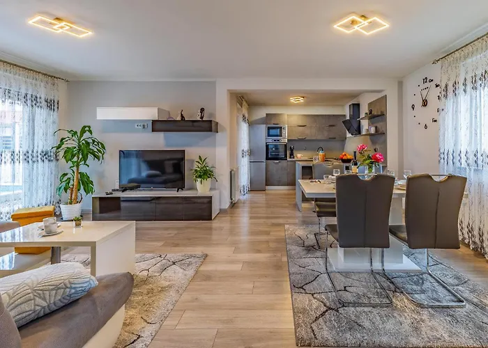 Holiday home Stunning In Skatari With Wifi *