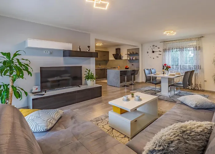 Holiday home Stunning In Skatari With Wifi *