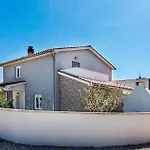 Holiday home Beautiful In Skatari *