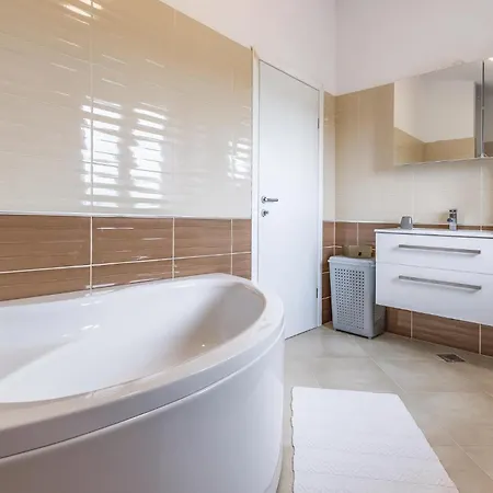 Stunning In Skatari With Wifi Vikendica *