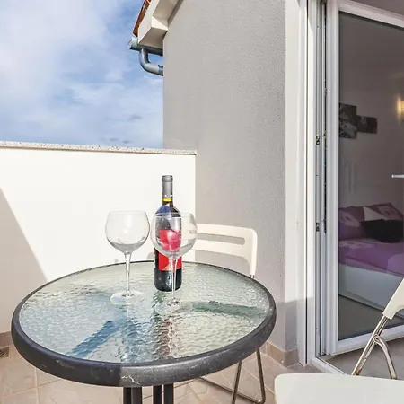 Stunning In Skatari With Wifi Vikendica Pula